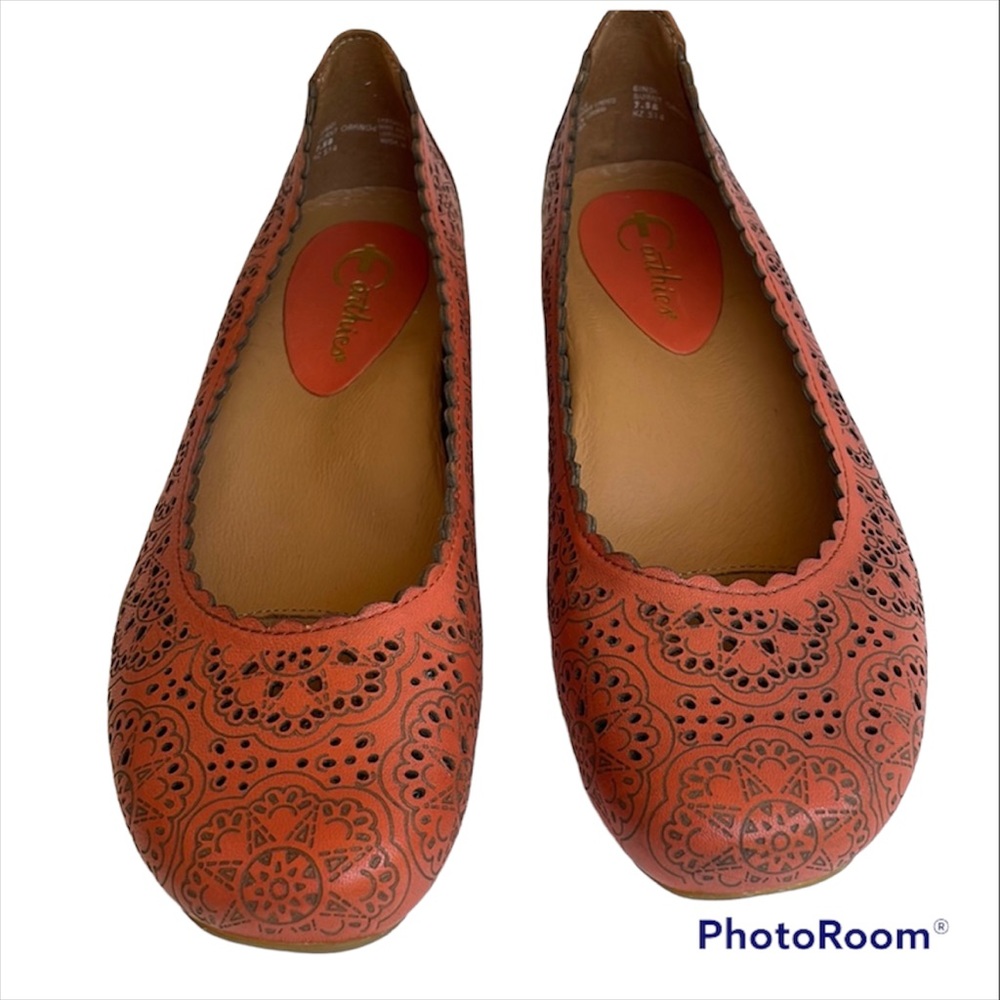 EARTHICS leather flats, size 7 1/2, never worn